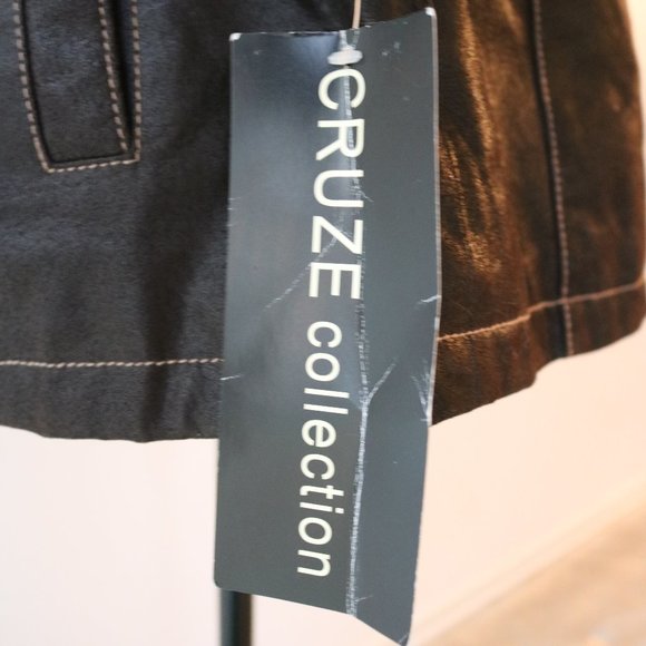 Leather Jacket with fur hood - Picture 13 of 15